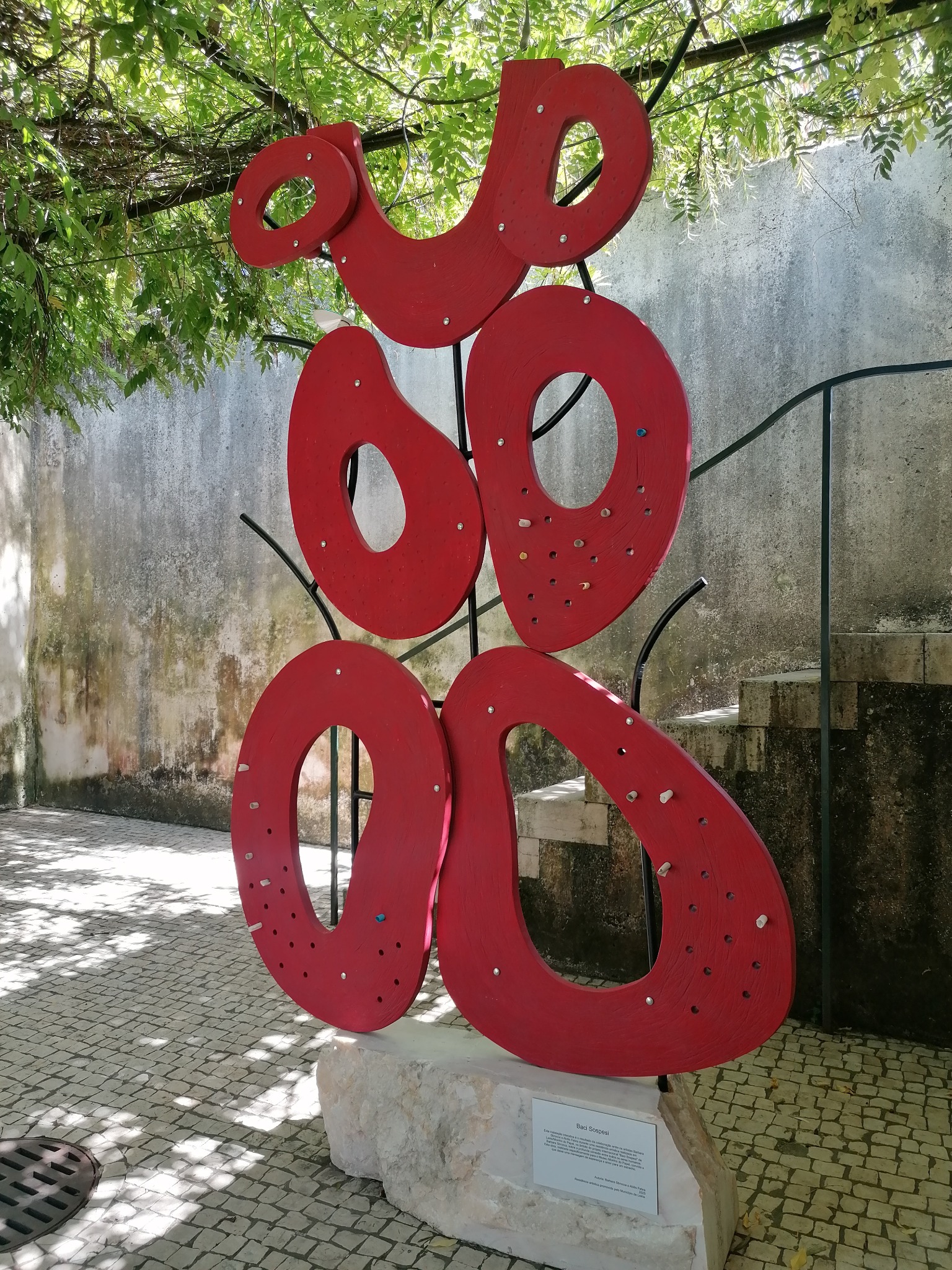 Permanent Baci Sospesi installation at Museu Moinho do Papel, Leiria